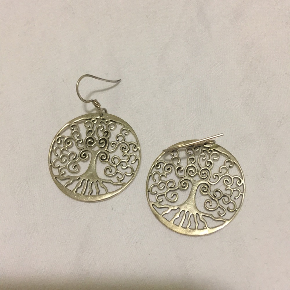 Round tree designed earring